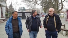 Христо Иванов и проф. Велислав Минеков заедно търсят Пеевски в Пазарджик