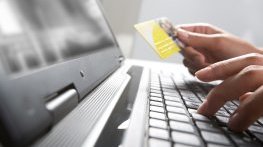 Не дължите данък, ако продавате лични вещи в интернет