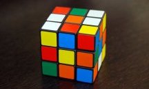 Китайка счупи два световни рекорда по подреждане на кубчета Рубик