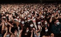 Успешен експеримент: В Барселона се проведе концерт без социална дистанция