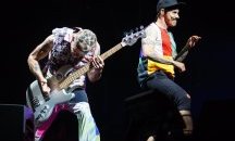 Red Hot Chili Peppers с втори албум тази година