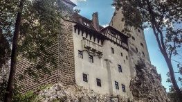 И замъкът на Дракула стана ваксинационен център
