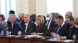 Държавни дружества не дават документи на парламента