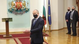 Служебният кабинет: Със строева крачка, ходом- МАРШ! Но накъде?