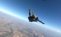 Двама са тежко ранени при военно учение с парашутни скокове в Чешнегирово