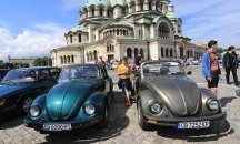 Стотици ретро автомобили на парад в София