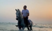 Пеша, на бял кон или с лодка политиците се устремиха към изборите