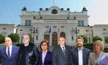 „Маркет линкс“: От първа политическа сила „Има такъв народ“ вече е трета
