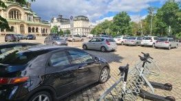 София маха депутатския паркинг зад парламента