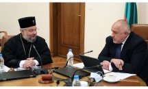 Църквата не заемала политическа позиция, но защитава Борисов и хули Рашков