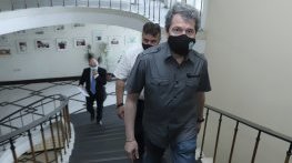 Ти може да излезеш от шоуто, но шоуто не излиза от теб