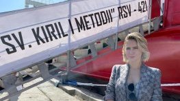 Мария Бакалова стана кръстница на първия ни военен изледователски кораб