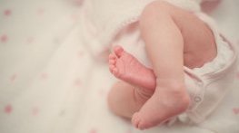 Лекари поставиха стент на бебе на 32 дни