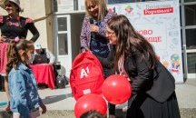 355 деца от приемни семейства получиха от А1 и НАПГ ученически пособия 