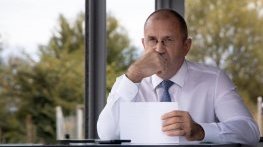 Румен Радев: с много срещу никого