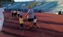Няма да повярвате: Ути бяга по пистата на националния стадион