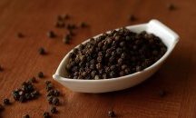 Черният пипер може да ни откаже от цигарите