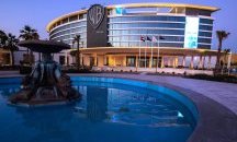 Първият в света хотел на „Warner Bros“ отвори врати в Абу Даби