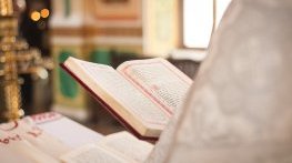 Църквата чества паметта на светите Три Светители