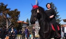 Промяна с Нинова на … черен кон