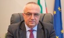 Глобиха шефа на Комисията за регулиране на съобщенията за раздадени бонуси