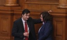 Хвърлената ръкавица означава дуел, не бягство, другарке