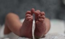 Акушерка е обвинена за смъртта на новородено бебе