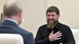 Кадиров изпраща трима от синовете си на фронта в Украйна