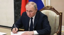 Путин забранява на западни камиони да преминават през Русия