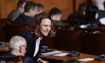 Митева: Само Каримански отговаря на условията за БНБ