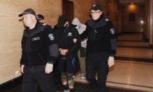 Заподозрените за убийството на бившия полицай остават в ареста