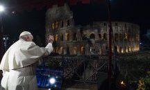 Папата осъди жестокостта на войната в месата си за Великден