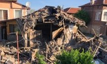 Бойлер се взриви и срина половината къща на семейство в Пловдивско