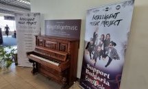 „Intelligent Music Project“ подариха ретро пиано на Летище София