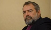 Нинова няма да напусне коалицията, докато Радев ѝ диша във врата, а Янев загрява