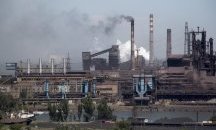 Украински войници излязоха с бял флаг от „Азовстал“