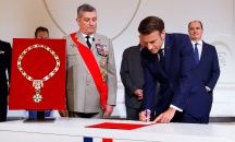 Макрон встъпи в длъжност, обеща да изгради по-силна Франция
