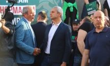 „Възраждане“ отново опитват да свалят украинското знаме от СОС