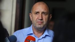 Радев определи като „добри намерения“ антикризисните мерки