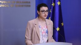 Лена Бориславова: Наши политици взимат по 4000 лв. директно от Москва