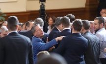 Депутатите отново се сдърпаха