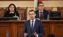 „В сградата живее национален предател“