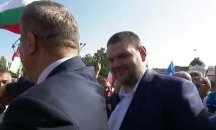 „Винаги срещу мафията“: Пеевски на протеста срещу правителството