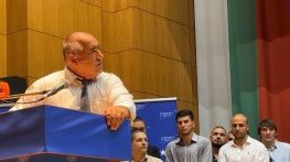 Борисов: Този, който ми пожелаваше да седна на диванчето - седна той
