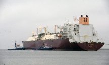 Германия конфискува три кораба за втечнен газ на „Газпром“
