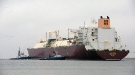 Германия конфискува три кораба за втечнен газ на „Газпром“