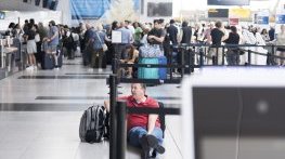 Хаосът на летищата продължава в редица страни