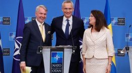 НАТО подписа протоколите за приемане на Швеция и Финландия