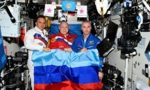 Русия развя в орбита флага на непризнатата Луганска република
