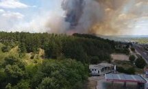 Голям пожар край Казанлък, пътят за Бургас е затворен